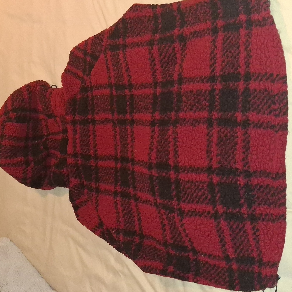 VS Pink Maroon/Raspberry And Black Sherpa Pullover - Picture 7 of 8